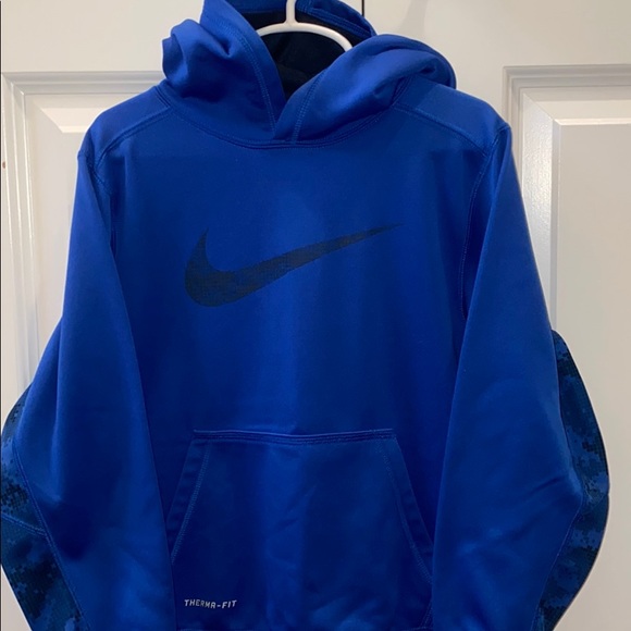 Nike Other - Nike boy’s therma-fit sweatshirt. Blue. Size Small